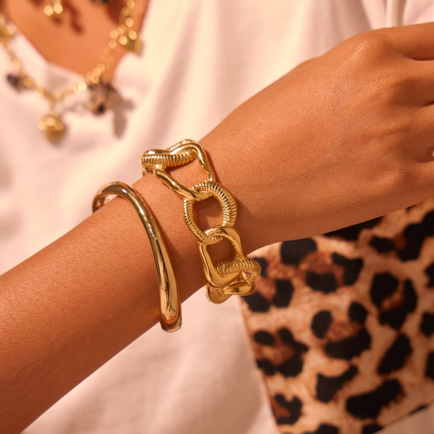 Design Sense Texture Surround Open-ended Bracelet Women